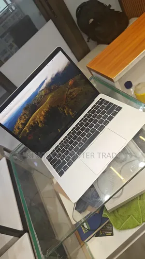 New Laptop Apple MacBook 2019 8GB Intel Core i5 SSD 256GB