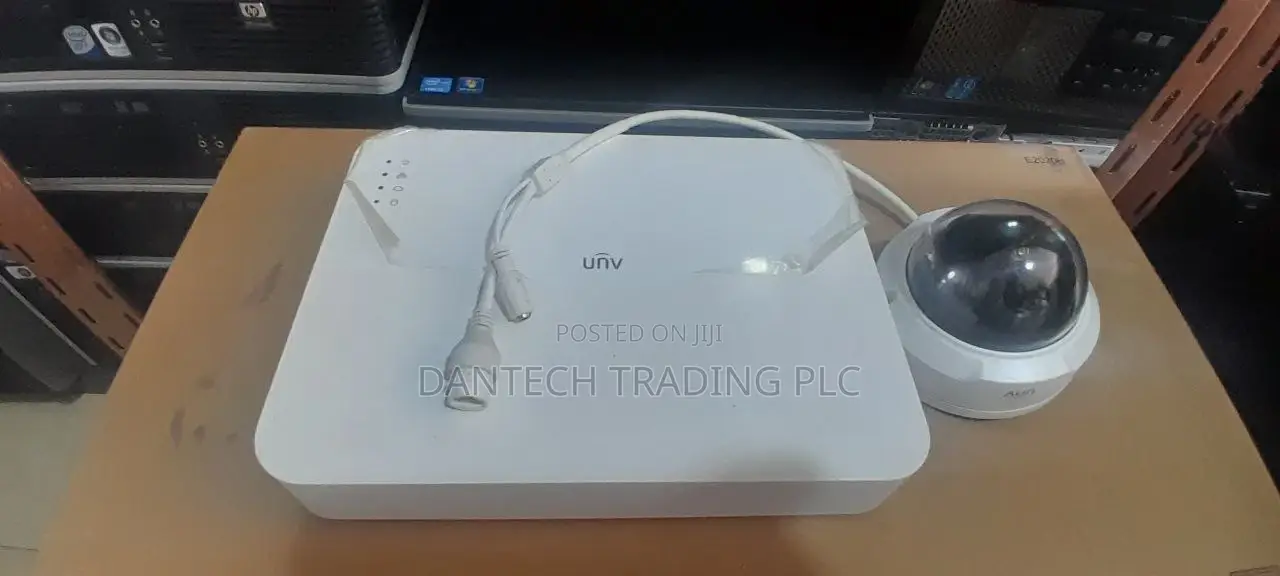 Uniview 8-Channel PoE NVR + 4×2MP IP Color Cameras