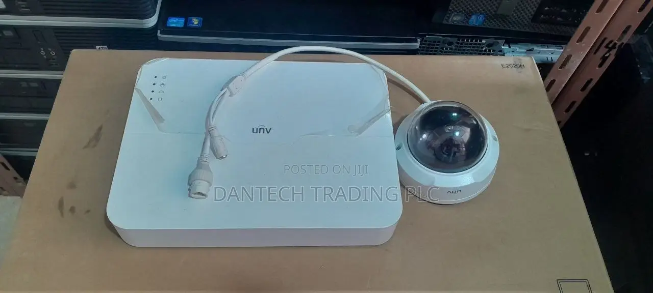 Uniview 8-Channel PoE NVR + 4×2MP IP Color Cameras