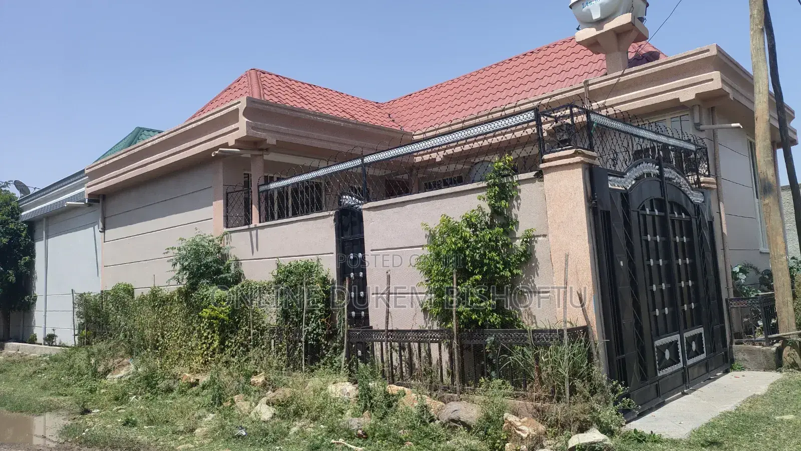 Furnished 8bdrm Villa in Dukem Gabriel Sefar, East Shewa for sale