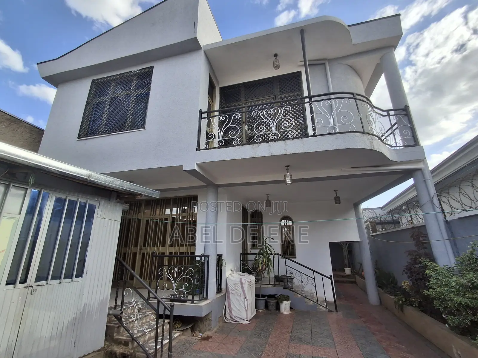 7bdrm House in South West Shewa for rent