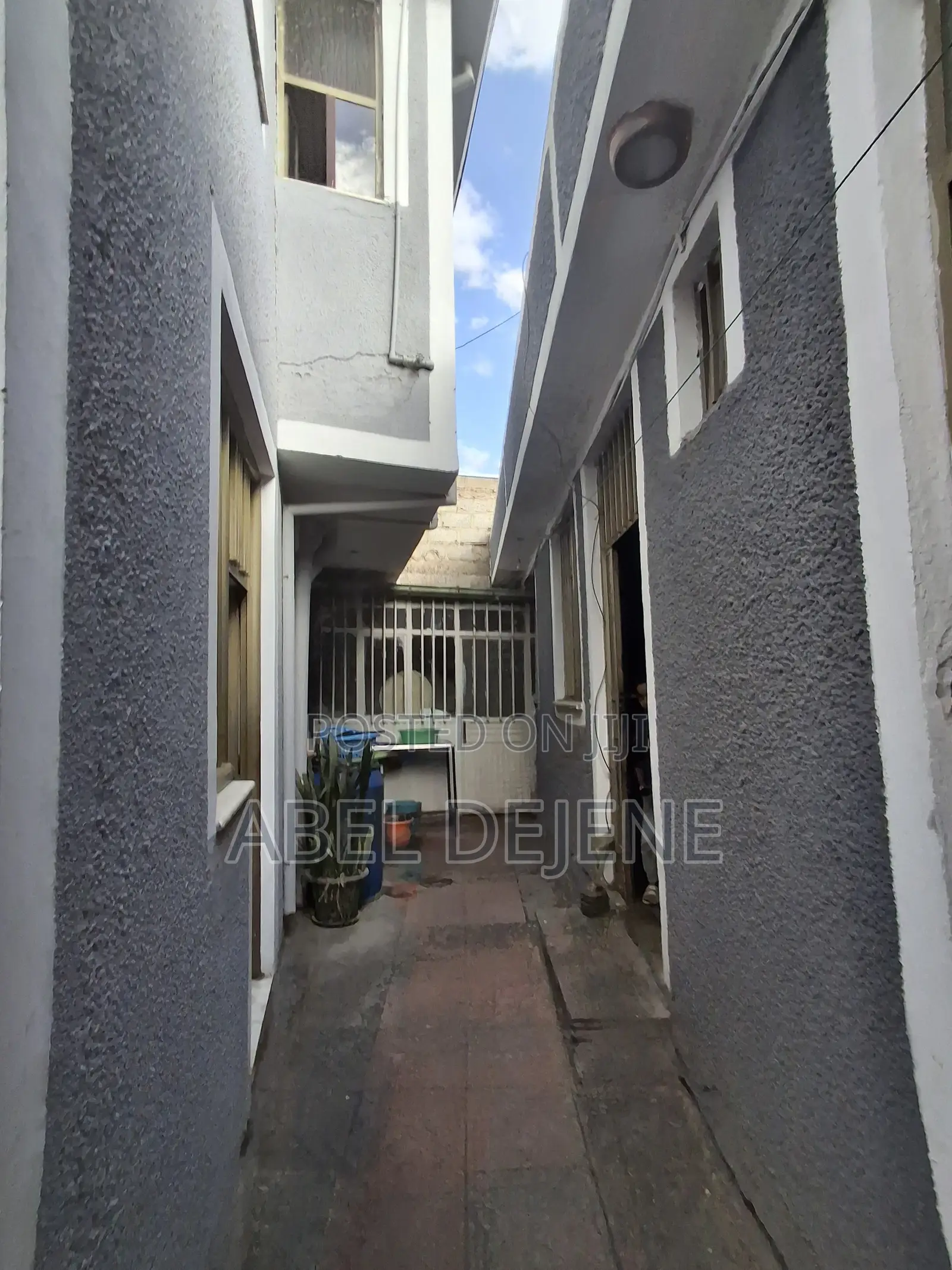 7bdrm House in South West Shewa for rent