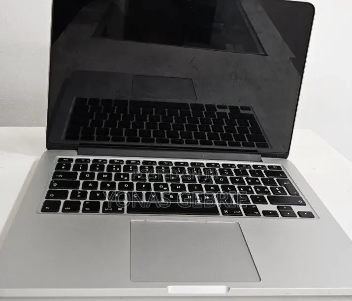 New Laptop Apple MacBook 8GB Intel Core i7 SSD 256GB