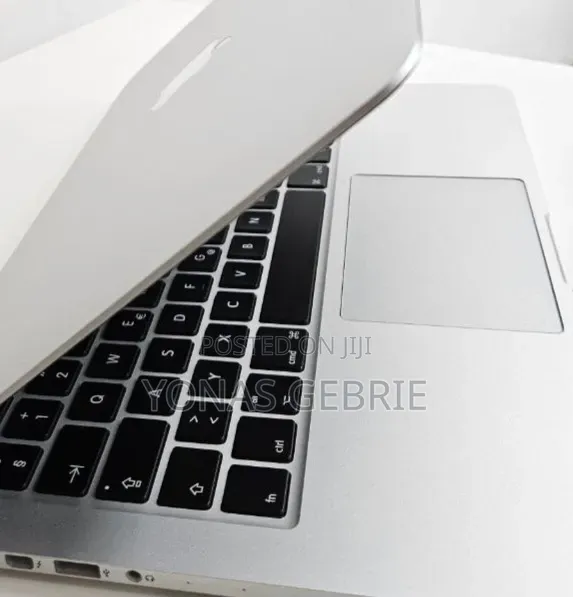 New Laptop Apple MacBook 8GB Intel Core i7 SSD 256GB