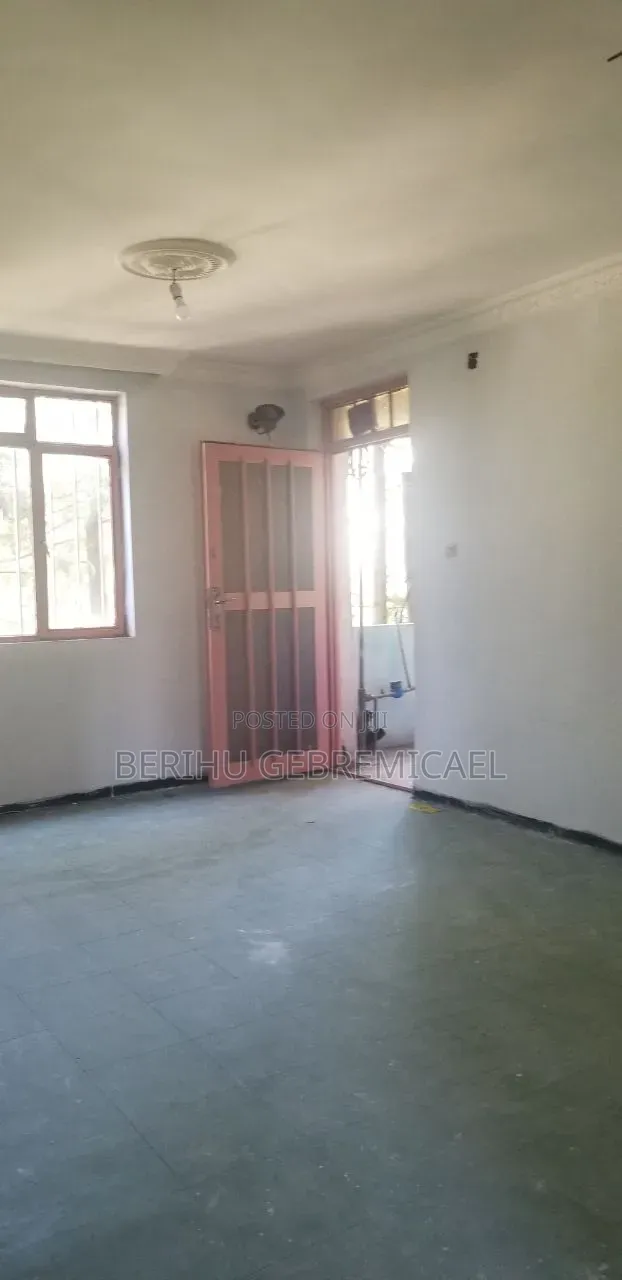 2bdrm Condo in ኣያት, Yeka for sale
