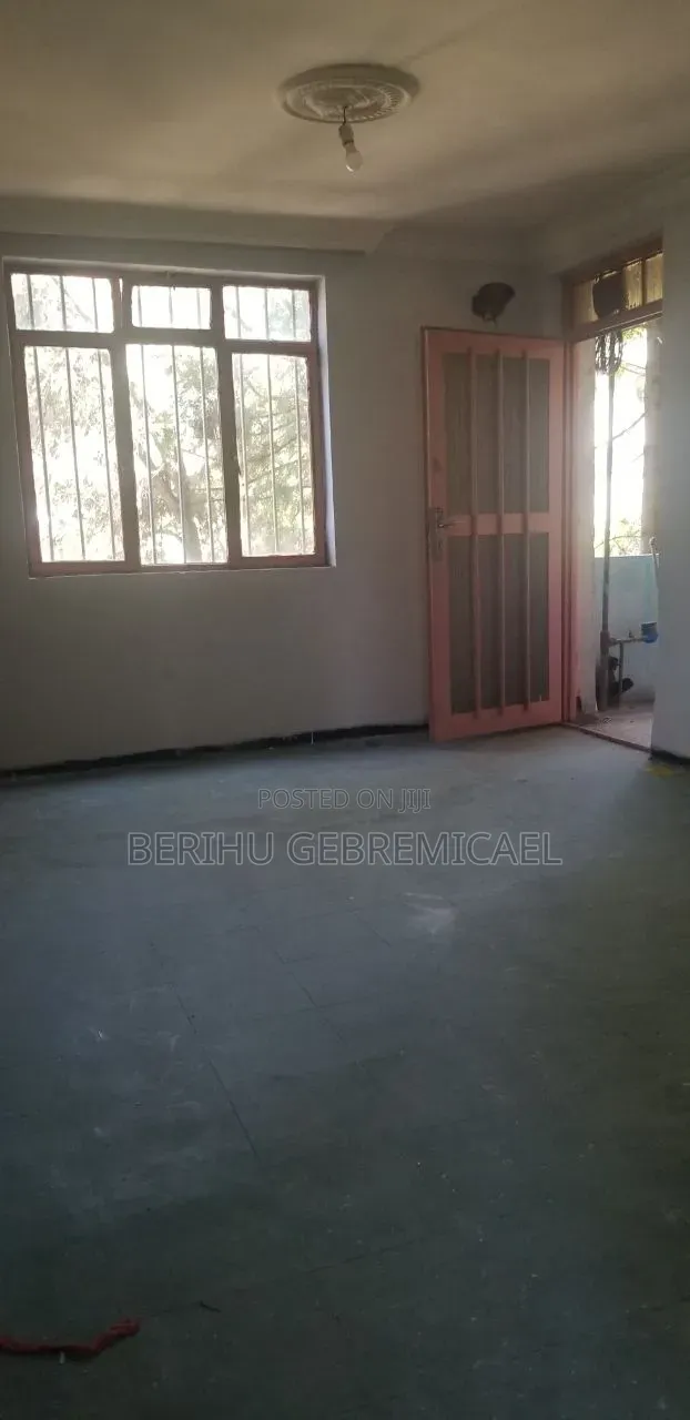 2bdrm Condo in ኣያት, Yeka for sale