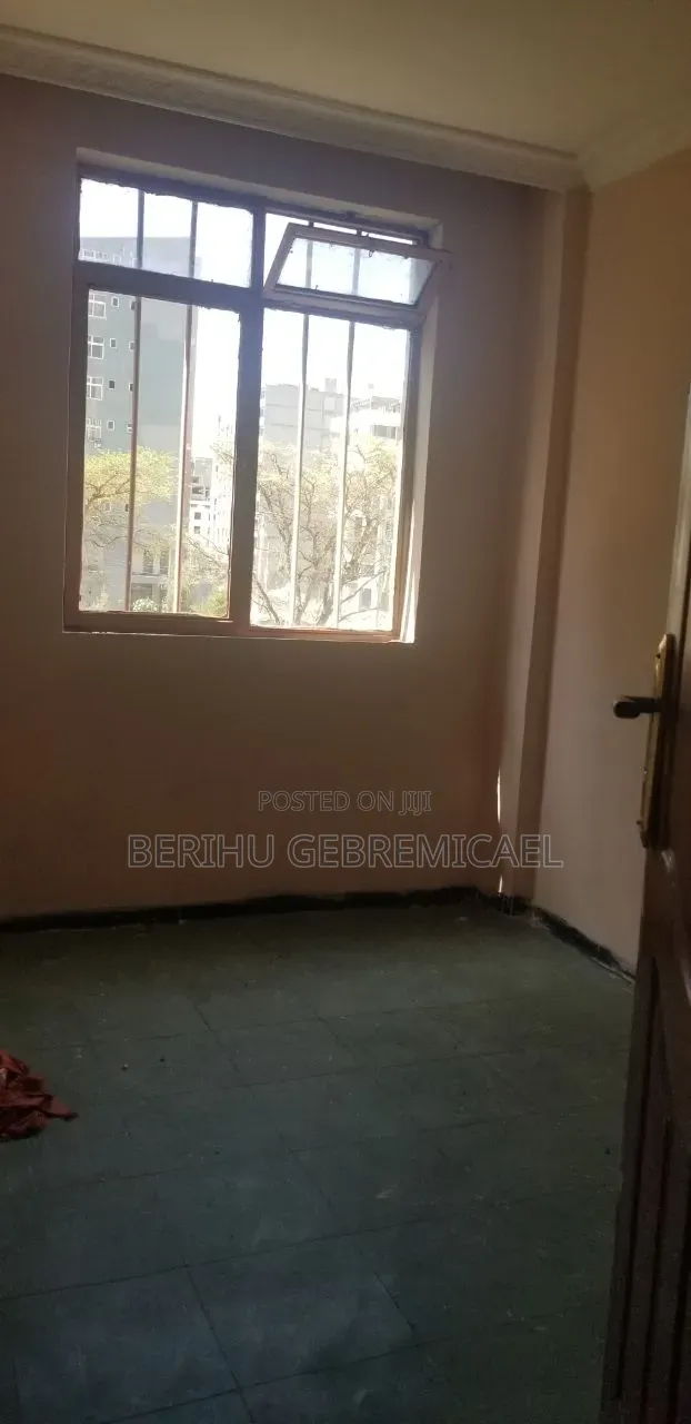 2bdrm Condo in ኣያት, Yeka for sale