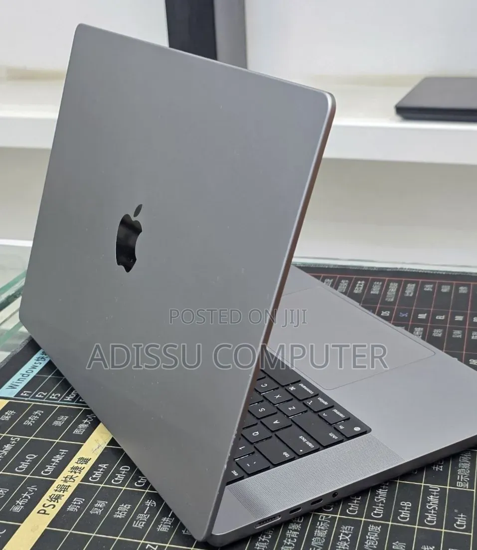 New Laptop Apple MacBook Pro 2021 M1 Max 32GB AMD A10 SSD 1T