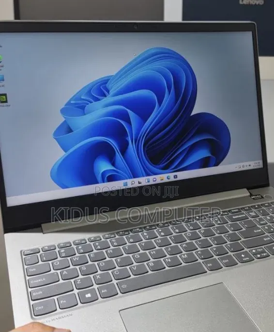 New Laptop Lenovo ThinkBook 13 16GB Intel Core i5 SSD 512GB