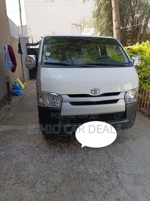 Toyota HiAce 2015 White