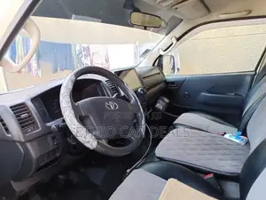 Toyota HiAce 2015 White