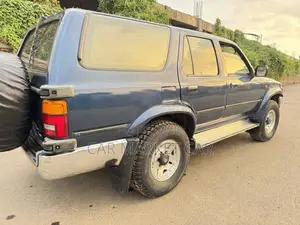 Toyota Hilux Surf 2.4DT 5dr 1992 Gray