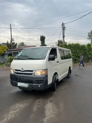 Toyota HiAce 2010 White