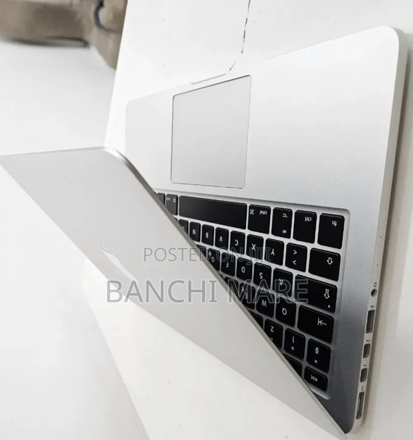 New Laptop Apple MacBook Pro 2015 8GB Intel Core i7 SSD 256GB