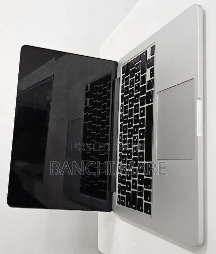 New Laptop Apple MacBook Pro 2015 8GB Intel Core i7 SSD 256GB