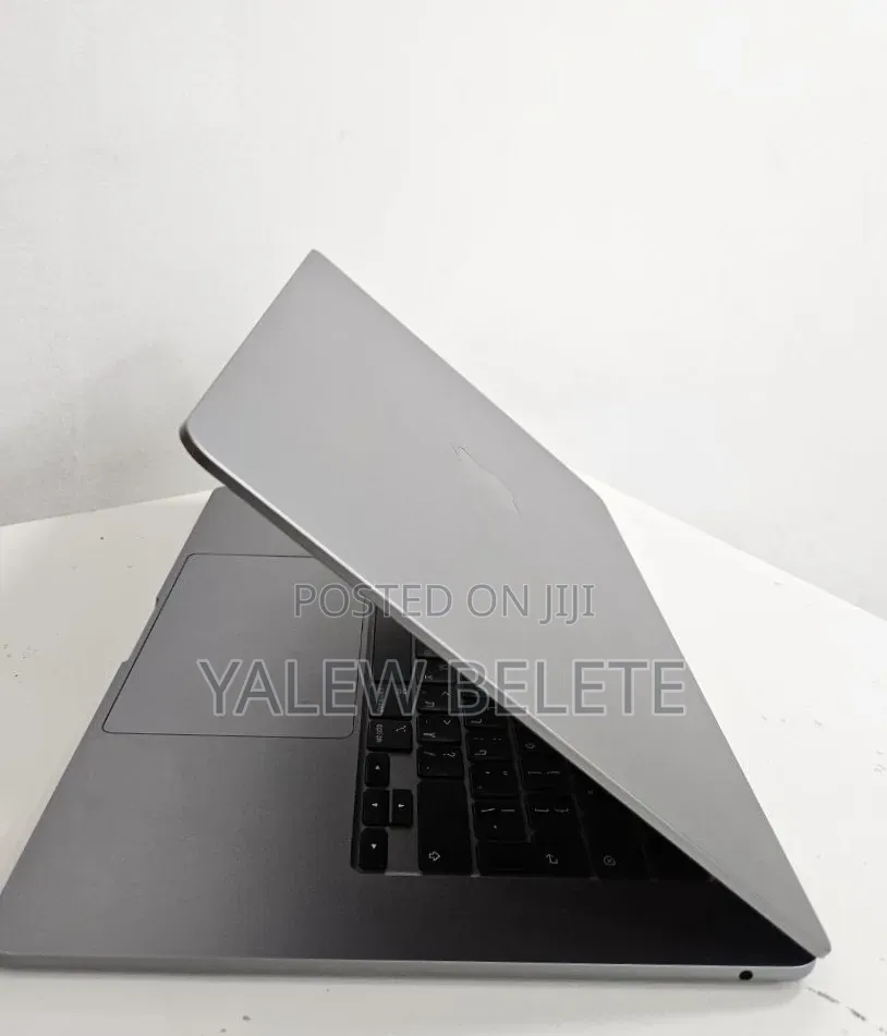 New Laptop Apple MacBook Air 2024 M3 8GB Apple M3 SSD 512GB