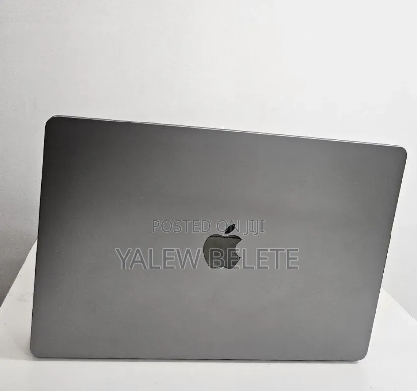 New Laptop Apple MacBook Air 2024 M3 8GB Apple M3 SSD 512GB