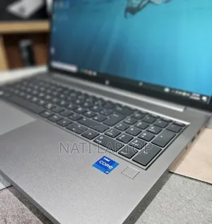 New Laptop HP ZBook Firefly G8 16GB Intel Core i7 SSD 1T