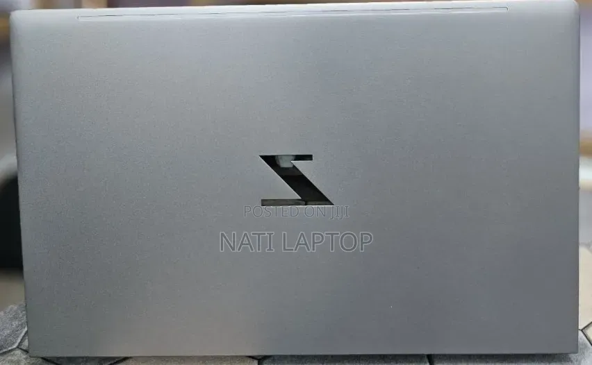 New Laptop HP ZBook Firefly G8 16GB Intel Core i7 SSD 1T