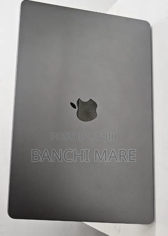New Laptop Apple MacBook Air 2024 M3 8GB Apple M3 SSD 512GB