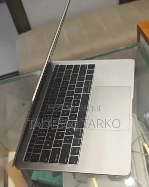 New Laptop Apple MacBook Air 2019 8GB Intel Core i5 SSD 256GB