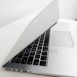 New Laptop Apple MacBook Pro 2015 8GB Intel Core i7 SSD 256GB