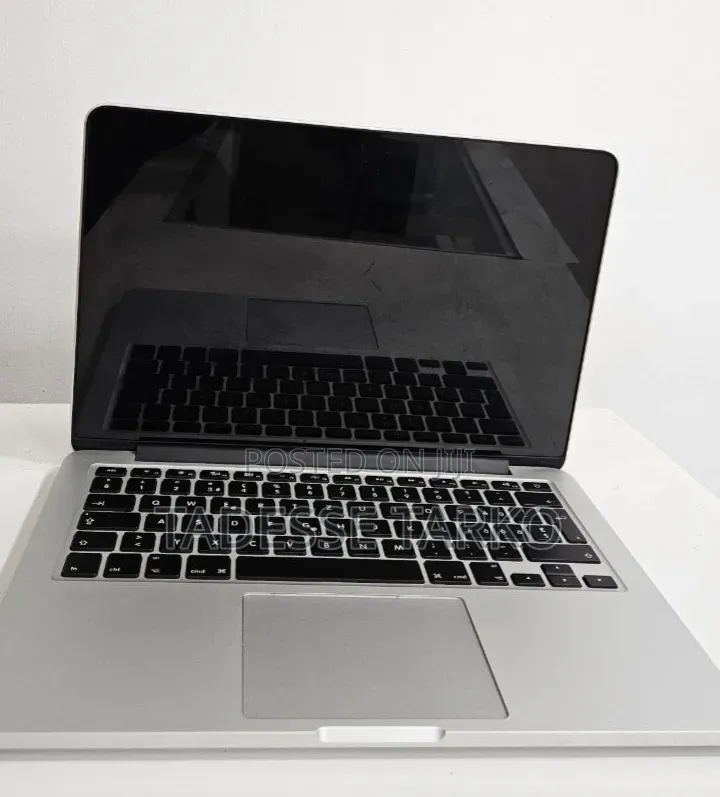 New Laptop Apple MacBook Pro 2015 8GB Intel Core i7 SSD 256GB