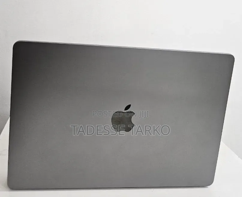 New Laptop Apple MacBook Air 2024 M3 8GB Apple M3 SSD 512GB
