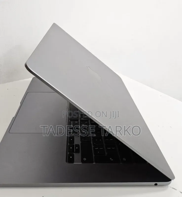 New Laptop Apple MacBook Air 2024 M3 8GB Apple M3 SSD 512GB