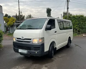 Toyota HiAce 2010 White
