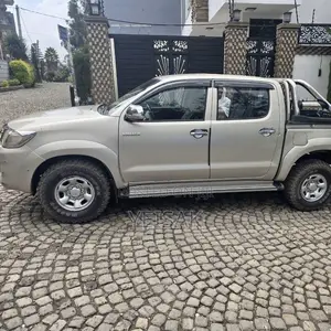 Toyota Hilux 2014 Gold