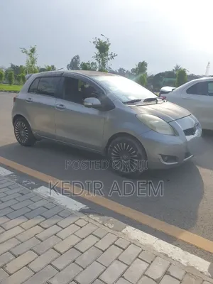 Toyota Yaris 2010 Gray