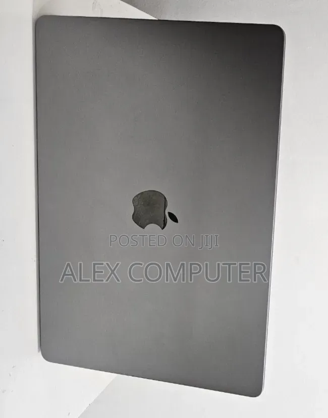 New Laptop Apple MacBook Air 2024 M3 8GB Apple M3 SSD 512GB
