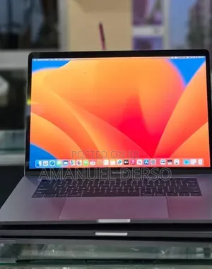 New Laptop Apple MacBook Pro 2017 16GB Intel Core i7 SSD 512GB