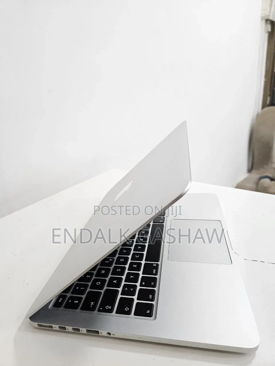 New Laptop Apple MacBook Pro 2015 8GB Intel Core i7 SSD 256GB