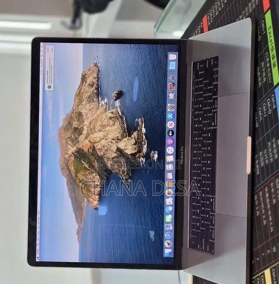New Laptop Apple MacBook Pro 2018 32GB Intel Core i7 SSD 1T
