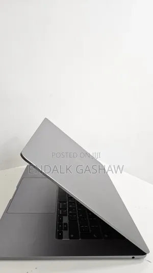New Laptop Apple MacBook Air 2024 M3 8GB Apple M3 SSD 512GB