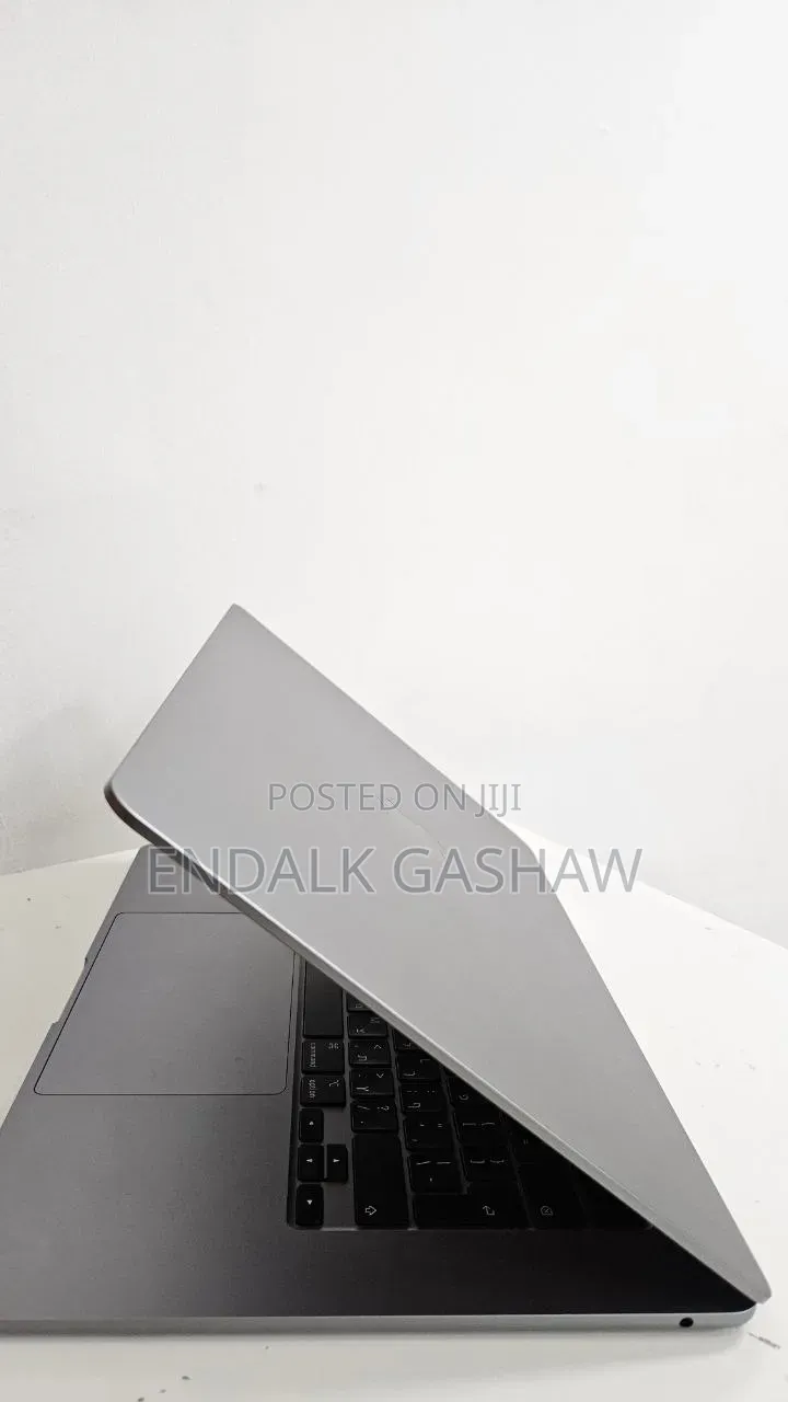 New Laptop Apple MacBook Air 2024 M3 8GB Apple M3 SSD 512GB