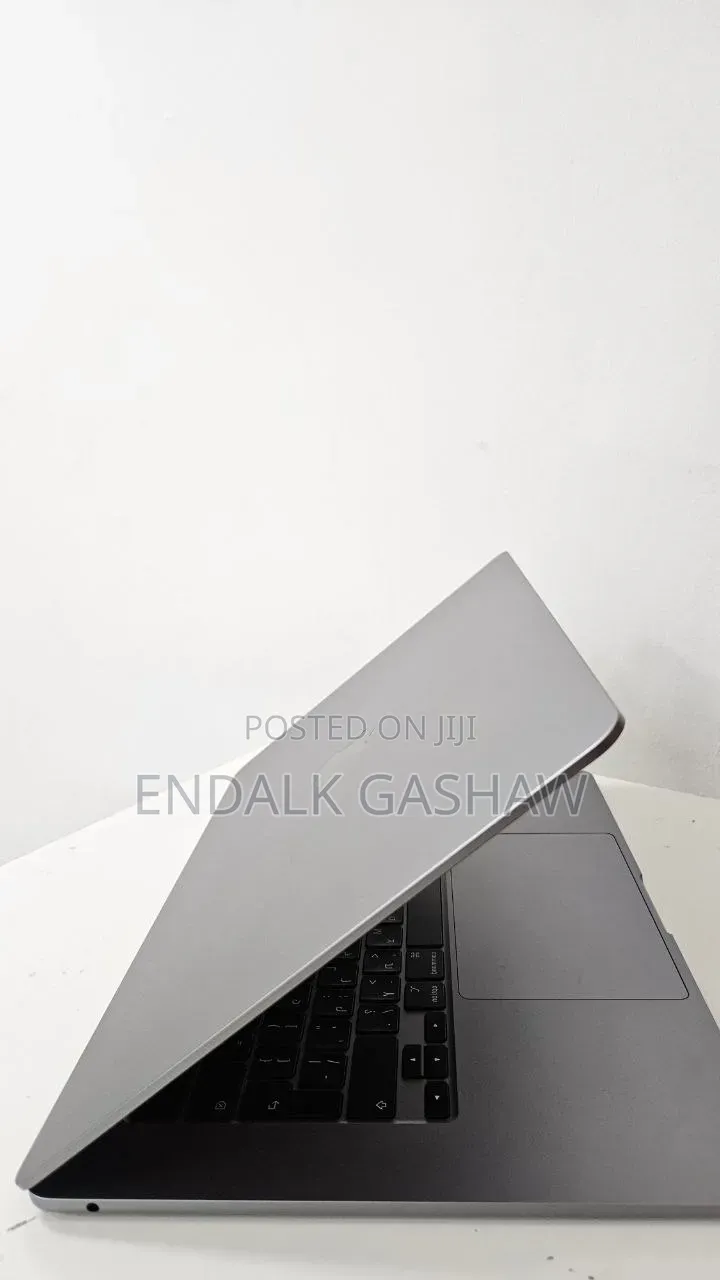 New Laptop Apple MacBook Air 2024 M3 8GB Apple M3 SSD 512GB
