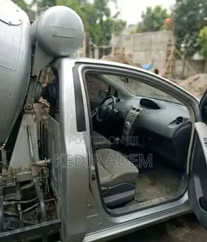 Toyota Yaris 2010 Gray