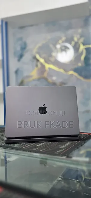 New Laptop Apple MacBook Pro 2021 M1 32GB Apple M1 Pro SSD 512GB
