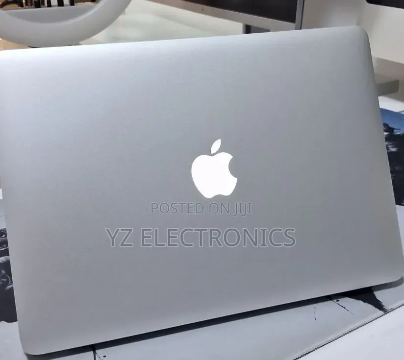 New Laptop Apple MacBook 2015 8GB Intel Core i5 SSD 256GB