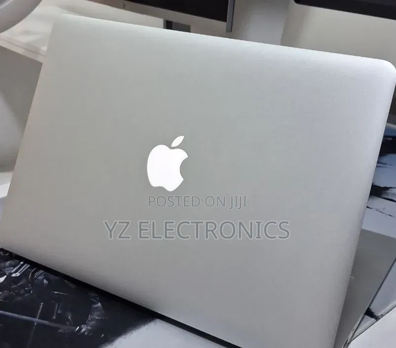 New Laptop Apple MacBook 2015 8GB Intel Core i5 SSD 256GB