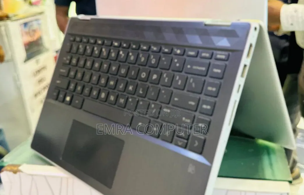 New Laptop HP Pavilion 14 8GB Intel Core i3 SSD 256GB