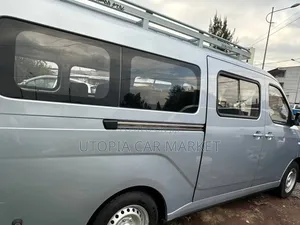Wuling EV80 2025 Blue