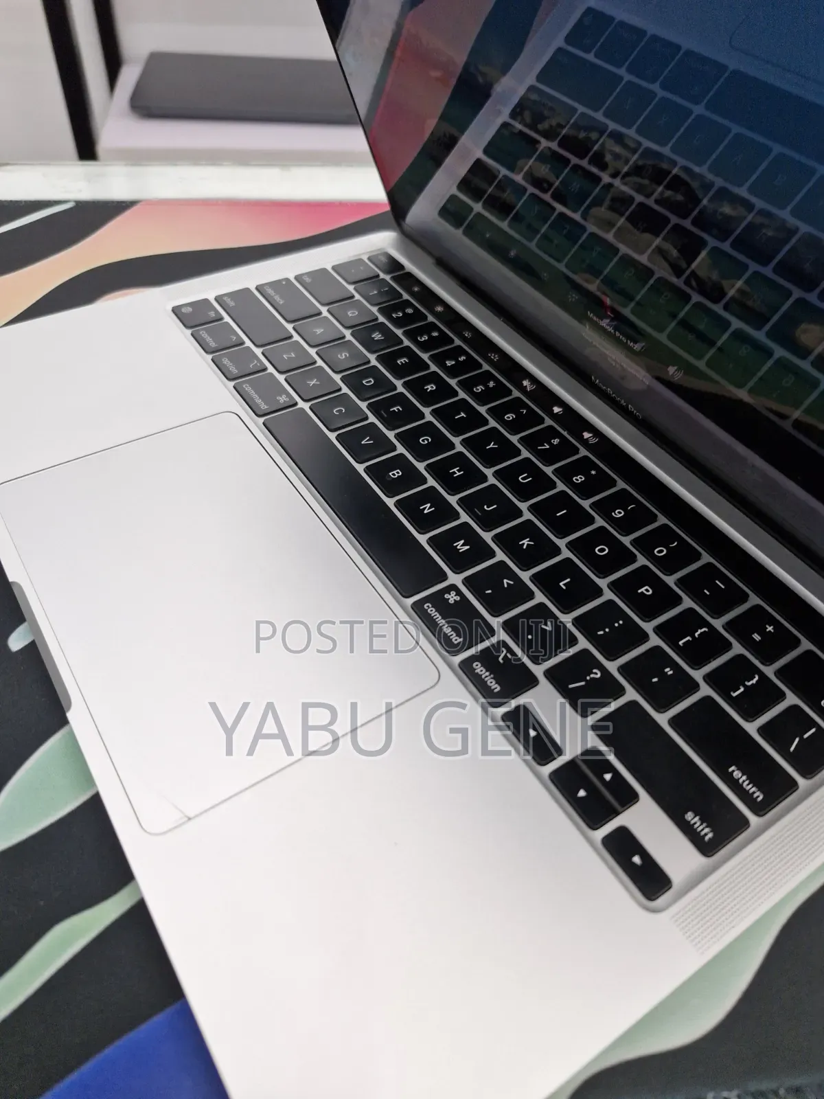 New Laptop Apple MacBook Pro 2022 M2 8GB Apple M2 SSD 256GB