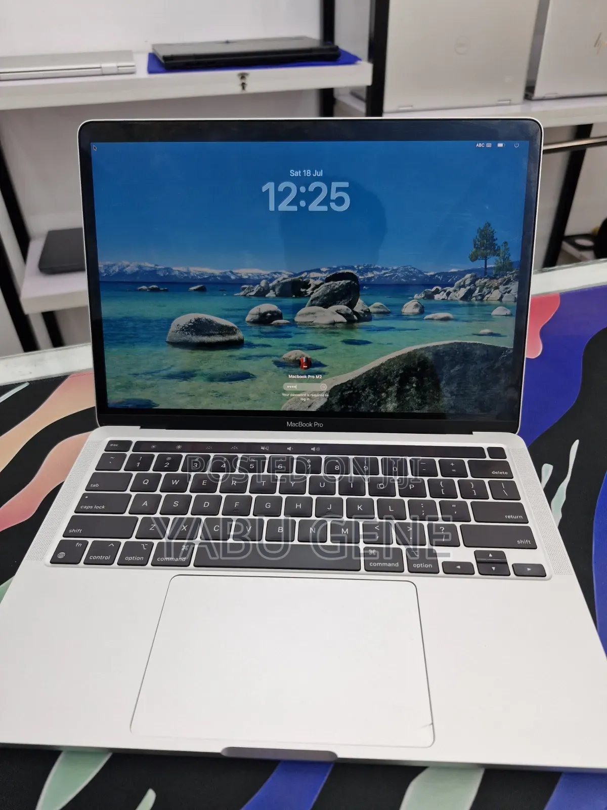 New Laptop Apple MacBook Pro 2022 M2 8GB Apple M2 SSD 256GB