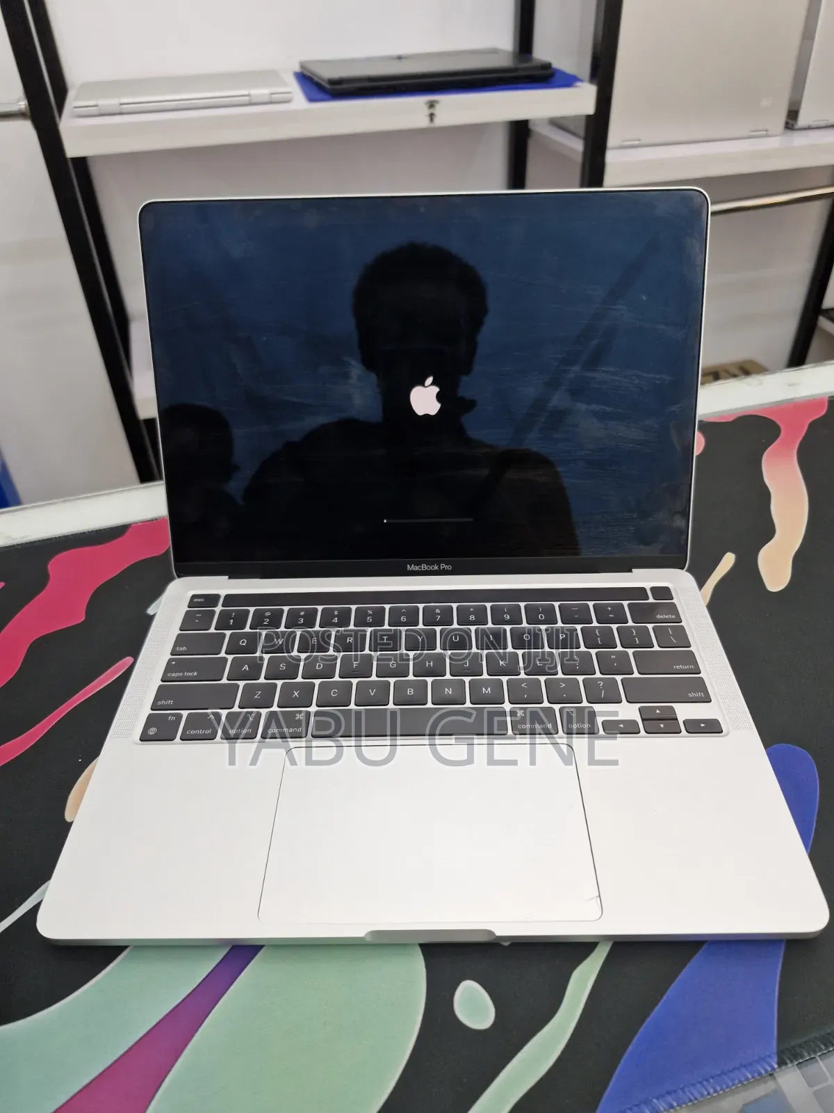 New Laptop Apple MacBook Pro 2022 M2 8GB Apple M2 SSD 256GB