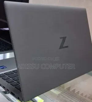 New Laptop HP ZBook Firefly G8 16GB Intel Core i7 SSD 512GB