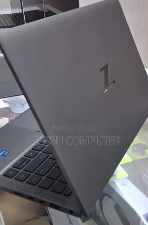 New Laptop HP ZBook Firefly G8 16GB Intel Core i7 SSD 512GB